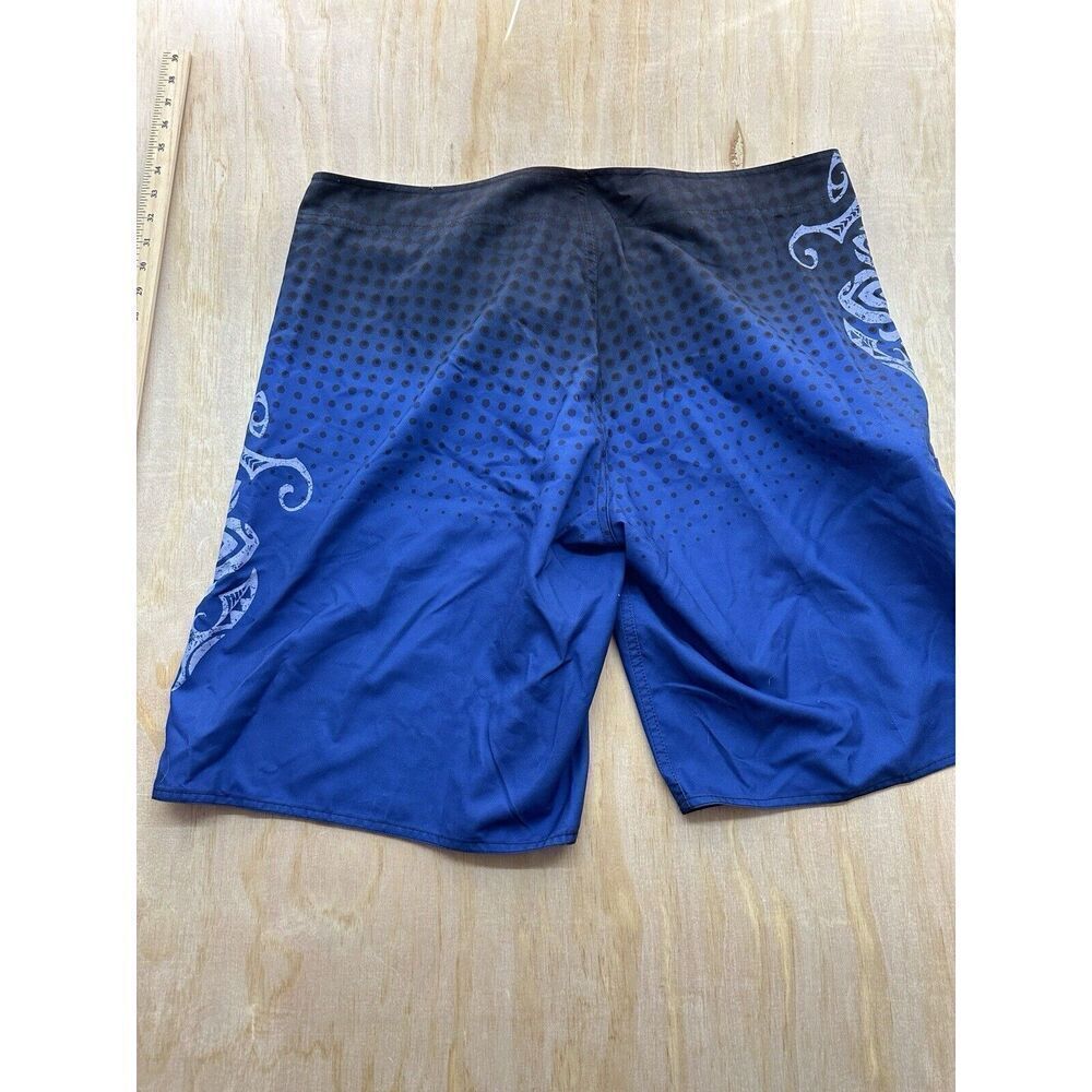 Crazy Shirts Hawaii Original Mens Blue Black Ombre Hibiscus Board Shorts Size 40 - Picture 3 of 5